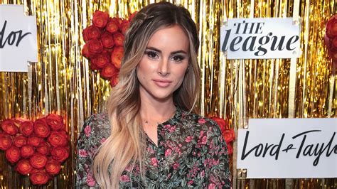 bachelor star amanda stanton says she s being extorted over hacked