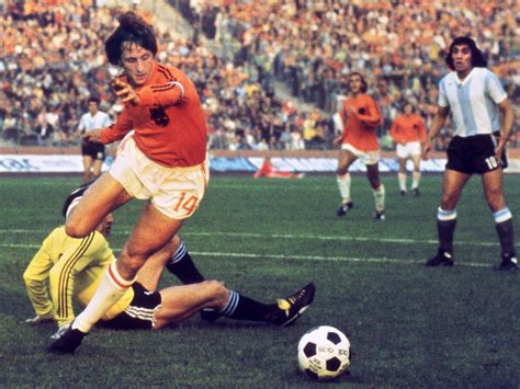 cruyff turn twitter users reminisce    time    pull   sublime