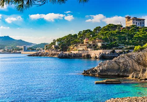mallorca residents  protesting  islands tourism boom
