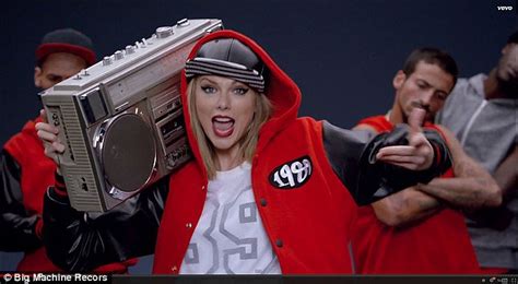 Taylor Swift S Shake It Off Music Video Perfectly Coincides With 1989