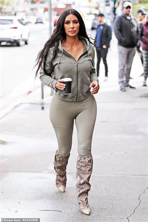 kim kardashian shows off her flawless figure in skintight leggings