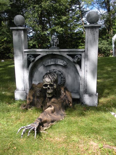 25 cool and scary halloween decorations homemydesign