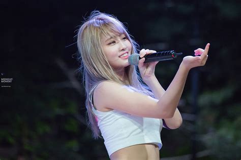 Twice Momo S Best Moments On And Off Stage Have Her Fans