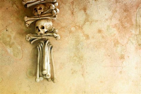 crani ed ossa umani fotografia editoriale immagine  cappella