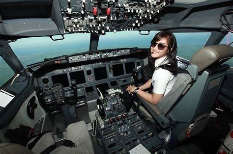 10 Pilot Cantik Di Indonesia Lengkap Dengan Fotonya Simomot
