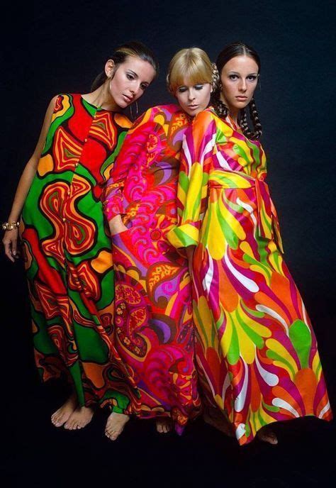 love these amazing 1960s psychedelic dresses ️💃 psychedelic fashion