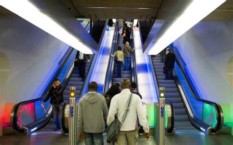 metrostations amsterdam op zonnestroom dagblad van het noorden