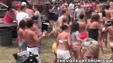 sexy festival sluts dnacing topless during a concert eporner