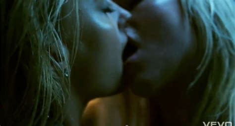 Lesbian sex kissing videos