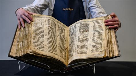 aelteste hebraeische bibelhandschrift fuer  millionen euro versteigert