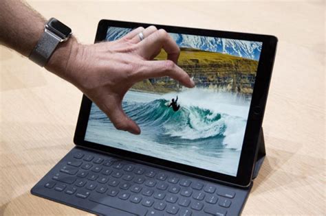 ipad pro keyboard shortcuts  overcome  lack  mousetrackpad support zdnet