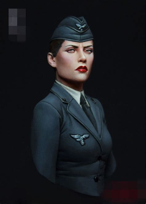1 14 Resin Figure Bust Model Kit Beauty German Female Officer Bust 180