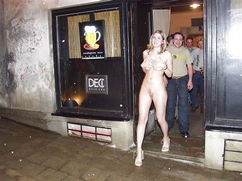 naked barmaid 214 pics