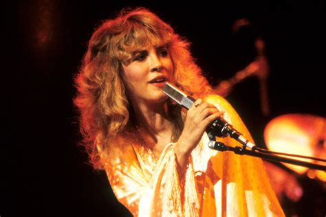 stevie nicks      inducted  hall  fame rolling stone