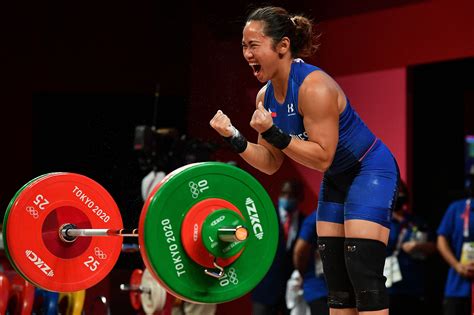 hidilyn diaz wins philippines  olympic gold medal  weightlifting houston style