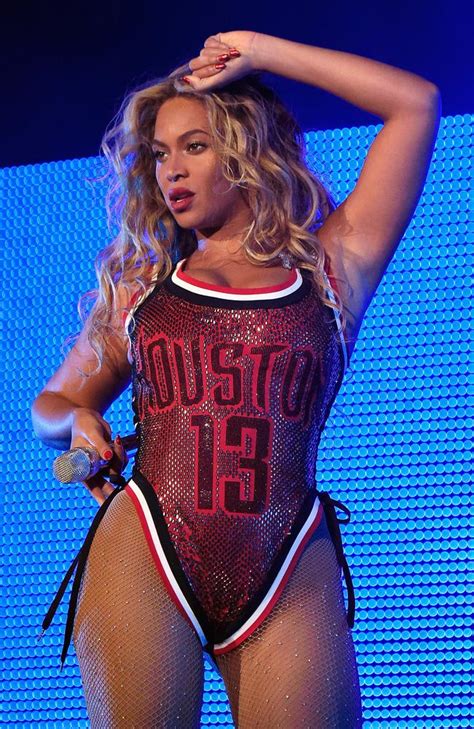 beyonce s sexy looks at the 2015 made in america festival