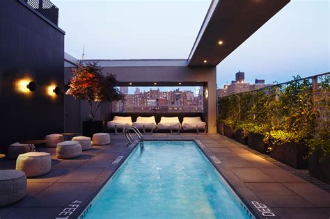 rooftop pools  nyc hotels open   public  nyc