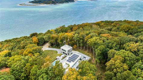 vibeke lichten designs her own concrete eco house for new york island