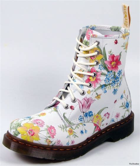 dr martens boots  flower bouquet pattern love  floral ladybugs boots uk ugg boots