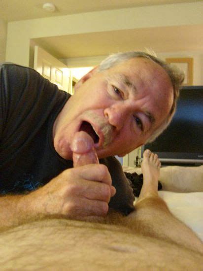 gay daddy sucking cock