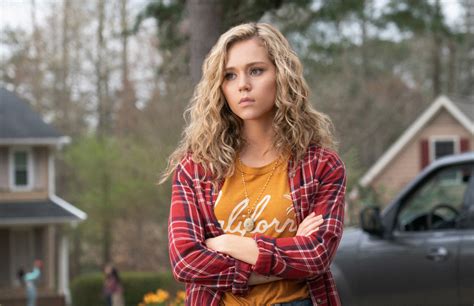 Stargirl Who Is Brec Bassinger The Actor Who Plays Courtney Stargirl