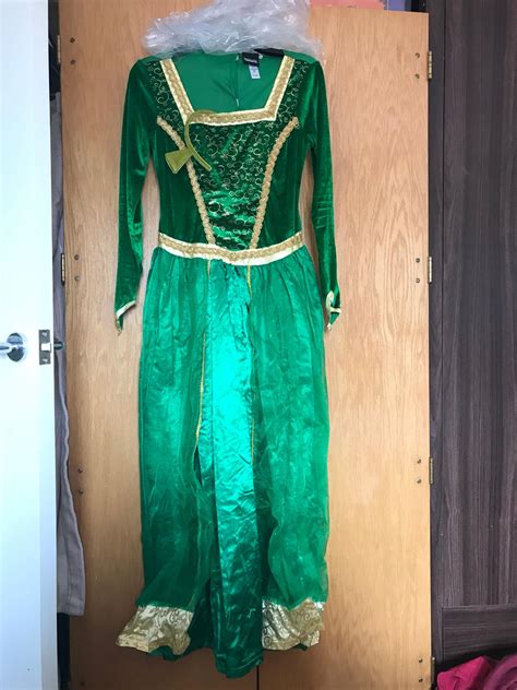 shrek and princess fiona fancy dress costumes in tf1 wellington for £20