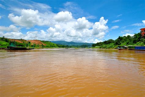 mekong river trips  mind blowing adventure  vacation gateway