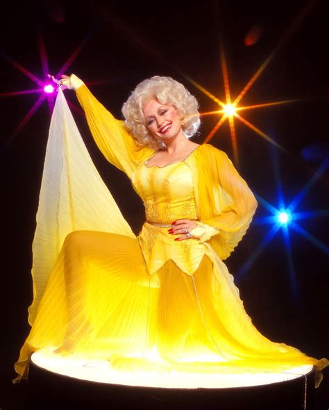 45 vintage dolly parton photos that will make you want