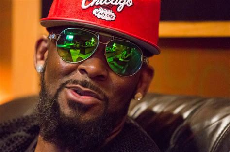 woman accuses r kelly of sexual battery giving her herpes chicago