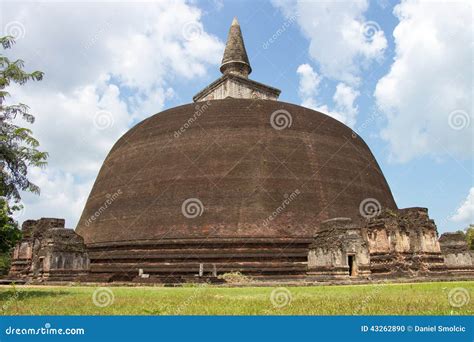 stupa  polonnaruwa sri lanka stock photo image  buddhism buildings