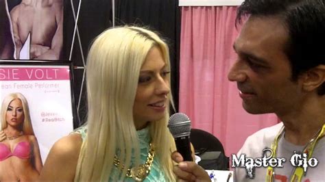 a sexy interview with jessie volt at exxxotica 2013 youtube