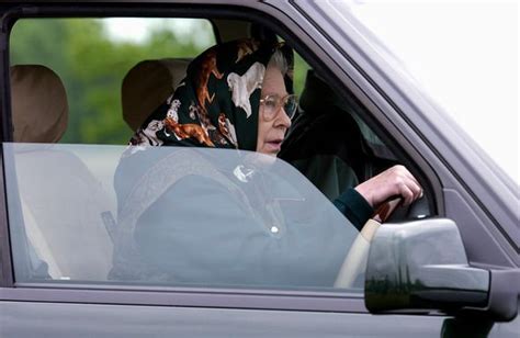 Queen Eizabeth Terrified Saudi Arabia King By Driving During A Visit To