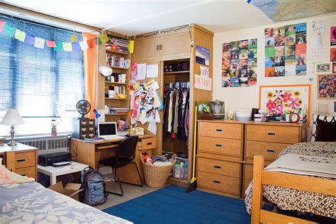 5 Things Every College Dorm Room Needs – Pelladium