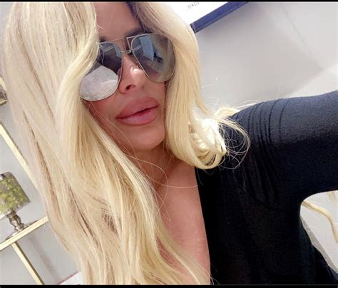kim zolciak denies reports her foreclosed 2 6m mansion was auctioned