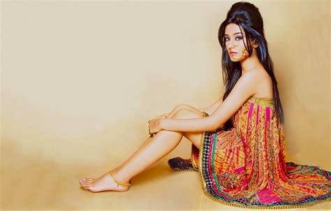 wallpaper hot legs sexy asian models indian actress bollywood pose amrita rao feet