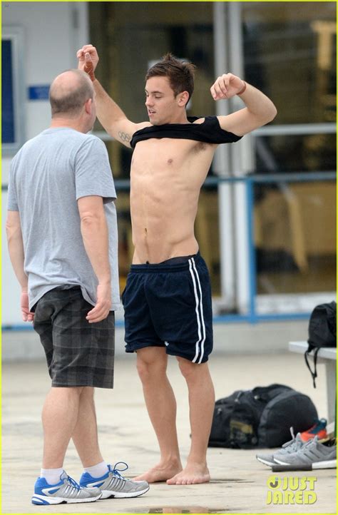 Tom Daley Bares His Crazy Abs During Diving Practice Photo 3485344