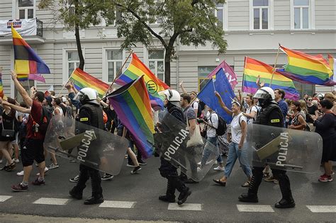 Lgbt Kulturkampf In Polen Pis Kämpft Für „lgbt Freie Zonen“