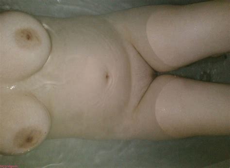 watchv hxfxcxuxpda nude scream queen shows off her boobs 35 pics