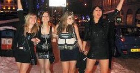 pictured manchester party girls brave the cold manchester evening news