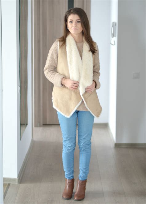 faux fur vest outfit   wore cappuccino  fashion