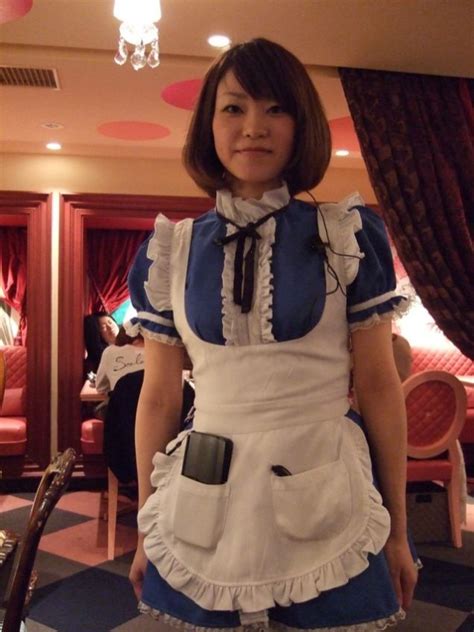 japanese alice in wonderland restaurant waitress pics