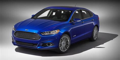 auto review   ford fusion hybrid  uncomplicated
