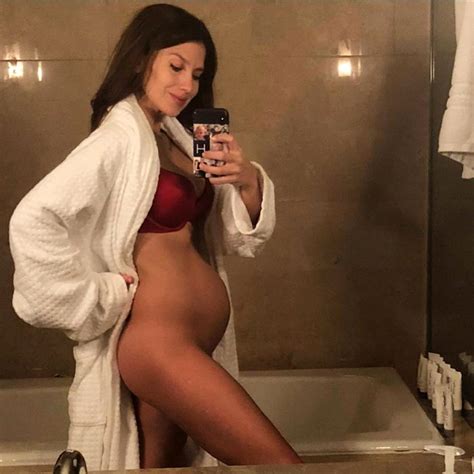 Hilaria Baldwin Thomas Nude Pantyless Selfie — Pregnant Pics With