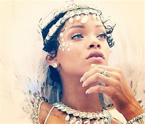 [photos] Rihanna Serves Fashion Sex Appeal In Revealing