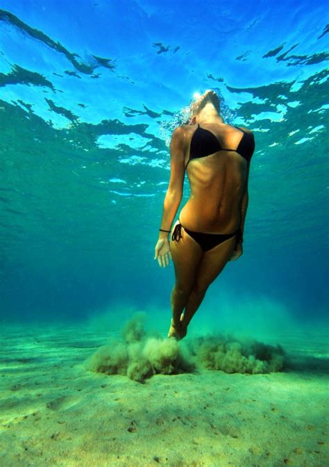 hot and mesmerizing underwater pictures of sexy chicks