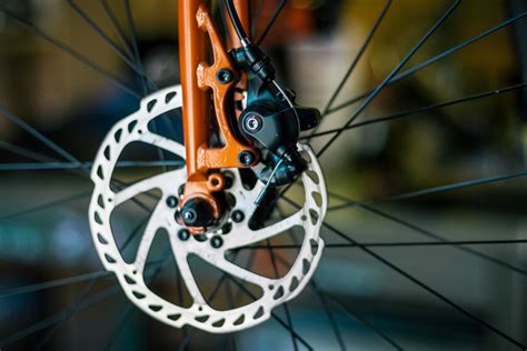 whats  difference  rim brakes  disc brakes rei  op journal