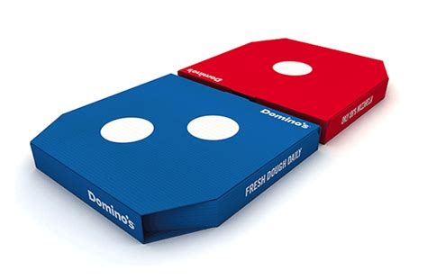 nieuwe pizzadozen dominos pizza vormen samen een dominosteentje versheid