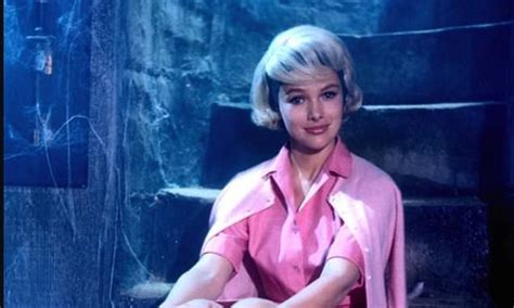 the munsters beverley owen who originated the role of marilyn dies age 81 from ovarian cancer
