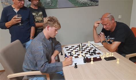 verrassende uitslagen  tweede ronde schaakstrijd wereldnieuws uit je regio wereldregio