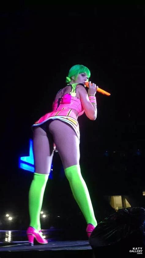 katy perry butt flash in brazil of the day